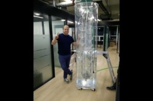 Gravity power generator based on fluid-air displacement (SAMPLE TEST 2)