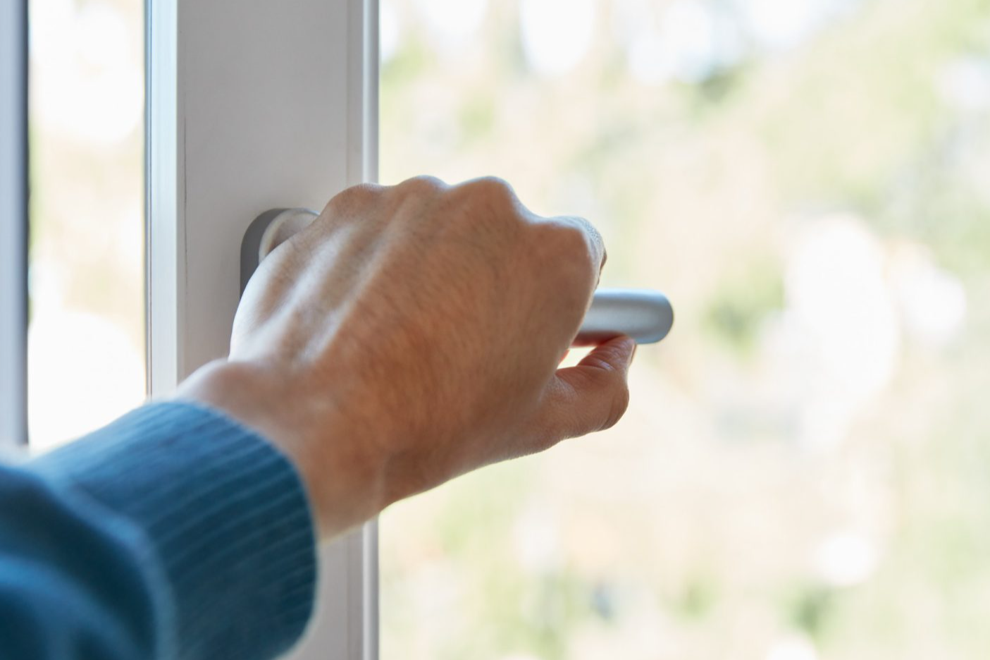 House burping explained: the surprisingly simple habit that could make your home healthier | The Optimist Daily