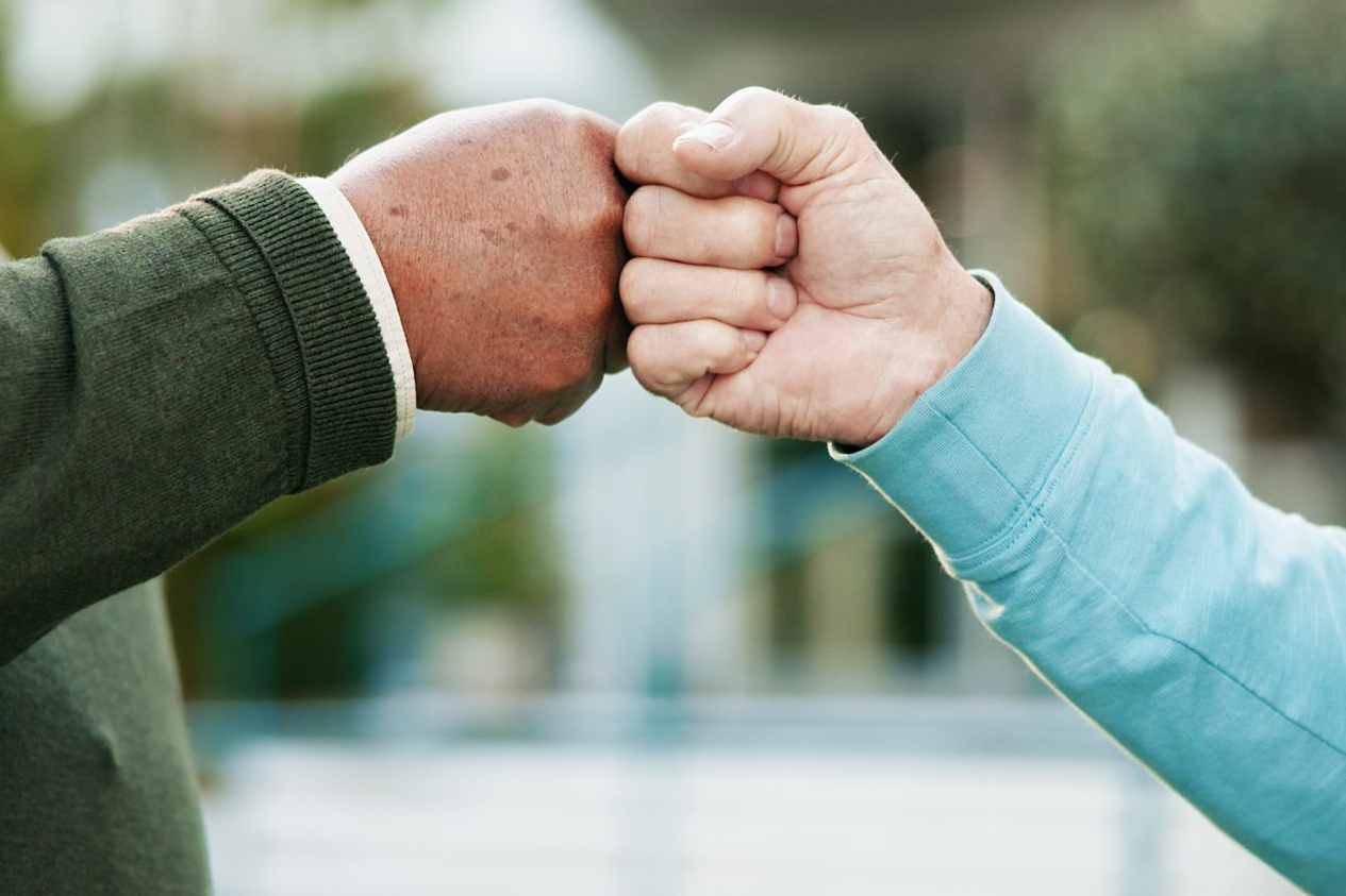 Science backs up how small acts of kindness can create global change | The Optimist Daily