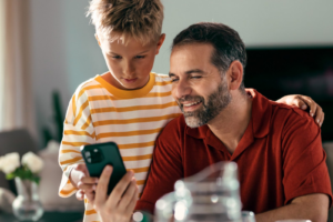 How parents’ phone habits shape their children’s, according to new research | The Optimist Daily