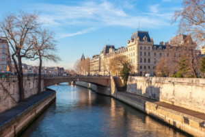 How Paris uses the Seine to cool thousands of buildings without AC | The Optimist Daily