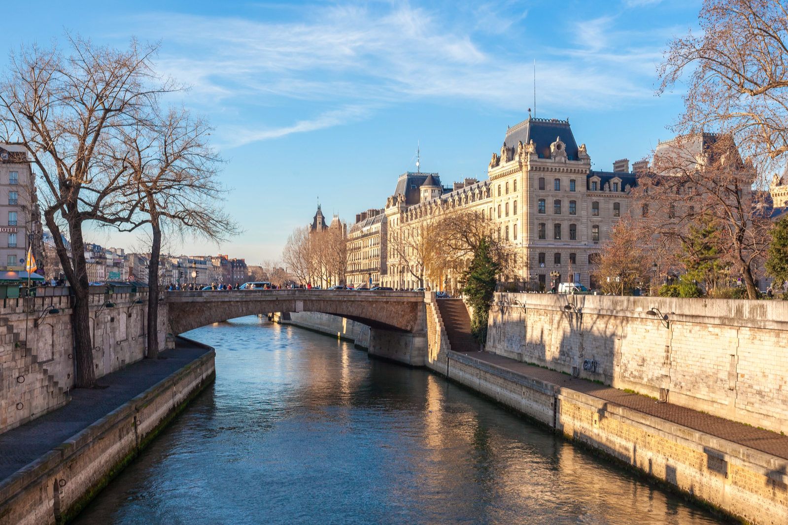 How Paris uses the Seine to cool thousands of buildings without AC | The Optimist Daily