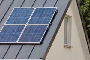 Solar panels to become standard on new homes in England by 2027 under net zero push | The Optimist Daily